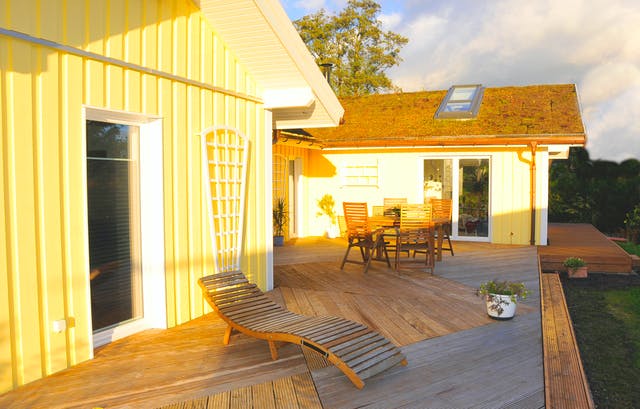 Blockhaus Bungalow mit Dachbegrünung