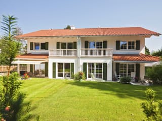 Fertighaus Waldsee von ISARTALER HOLZHAUS Schlüsselfertig ab 264900€, Satteldach-Klassiker Außenansicht 1