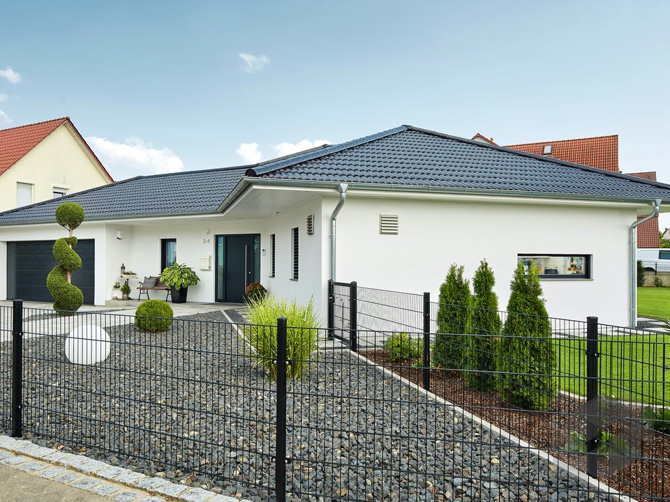 Walmdach 190 von LUXHAUS Außenansicht