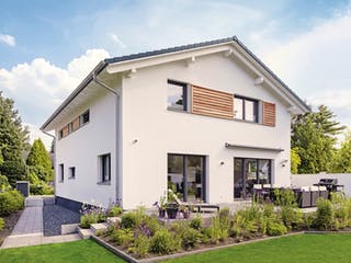 Fertighaus Kundenhaus 15 - Individuelle Planung von WeberHaus, Satteldach-Klassiker Außenansicht 1