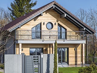 Fertighaus Kundenhaus 20 - Individuelle Planung von WeberHaus, Satteldach-Klassiker Außenansicht 2