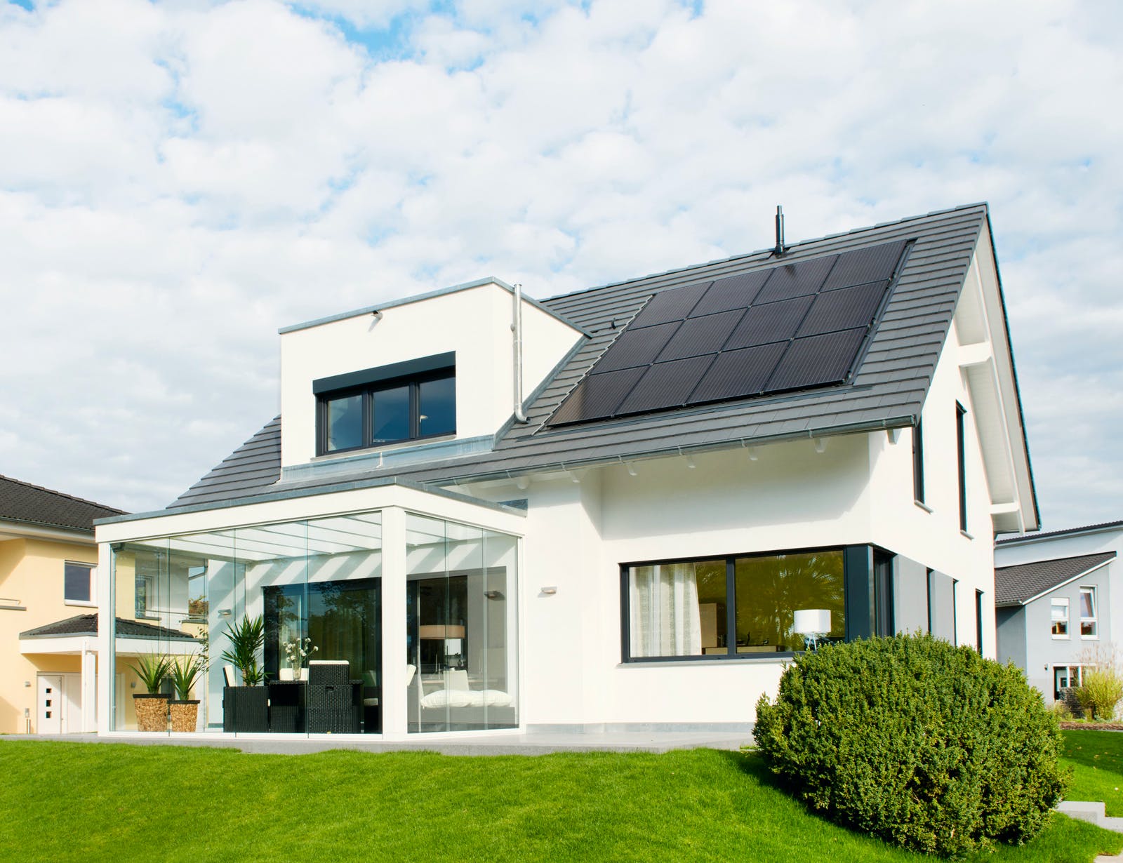 Fertighaus Ausstellungshaus Mannheim Balance von WeberHaus Schlüsselfertig ab 393000€, Satteldach-Klassiker Außenansicht 2