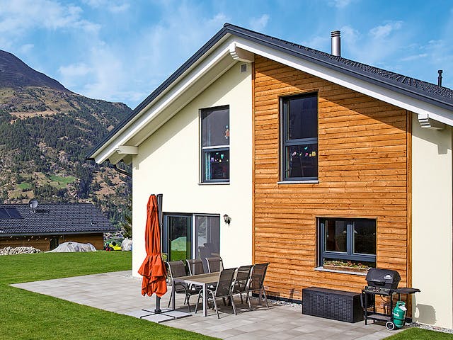 Fertighaus Kundenhaus Balance 300 von WeberHaus Schlüsselfertig ab 442300€, Satteldach-Klassiker Außenansicht 2