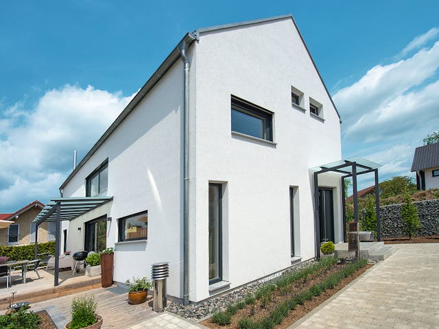 Fertighaus Kundenhaus Friemert sunshine 310 von WeberHaus Schlüsselfertig ab 360560€, Satteldach-Klassiker Außenansicht 2