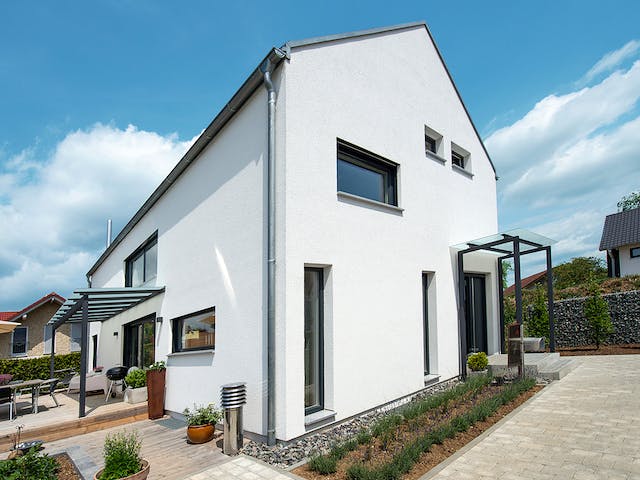 Fertighaus Kundenhaus Friemert sunshine 300 von WeberHaus Schlüsselfertig ab 460000€, Satteldach-Klassiker Außenansicht 2