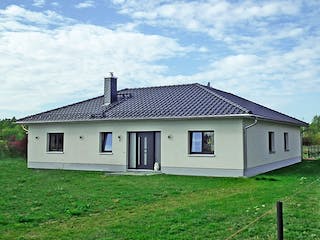 Massivhaus Bunganlow 348 von WEIOTT-Massiv-Haus, Bungalow Außenansicht 1