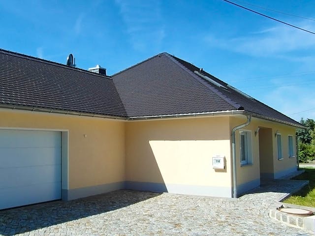 Massivhaus Bunganlow 353 von WEIOTT-Massiv-Haus, Bungalow Außenansicht 2