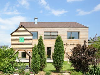 Fertighaus Haus KB von Weizenegger Schlüsselfertig ab 450000€, Satteldach-Klassiker Außenansicht 3