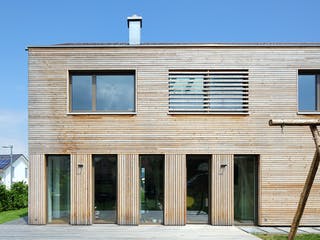 Fertighaus Haus KB von Weizenegger Schlüsselfertig ab 450000€, Satteldach-Klassiker Außenansicht 4