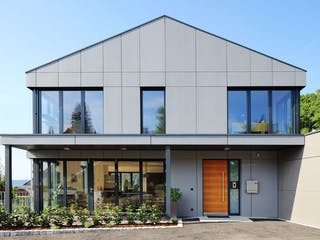 Fertighaus Haus mit Einliegerwohnung WW von Weizenegger Schlüsselfertig ab 650000€, Satteldach-Klassiker Außenansicht 3