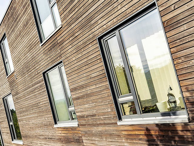 Fertighaus Satteldachhaus mit Holzfassade von Winterhoff, Satteldach-Klassiker Außenansicht 7