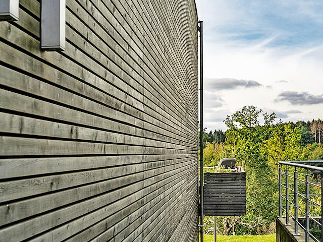Fertighaus Satteldachhaus mit Holzfassade von Winterhoff, Satteldach-Klassiker Außenansicht 8