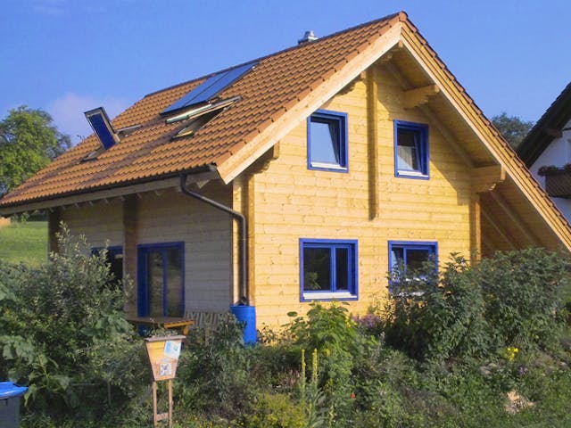 Blockhaus Wolfenbrück von Rems-Murr-Holzhaus Ausbauhaus ab 220880€, Blockhaus Außenansicht 2