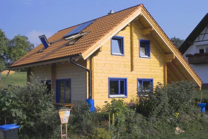 Blockhaus Wolfenbrück von Rems-Murr-Holzhaus Schlüsselfertig ab 393000€, Blockhaus Außenansicht 2
