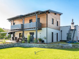 Fertighaus Einfamilienhaus mit Friseursalon von Wolf System, Pultdachhaus Außenansicht 1