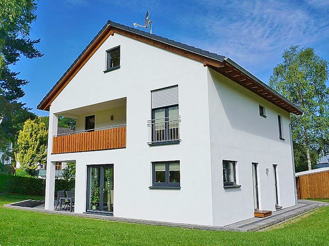 Fertighaus Haus Bretten von Wiese und Heckmann, Satteldach-Klassiker Außenansicht 1