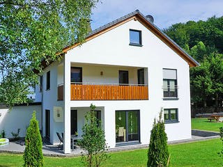 Fertighaus Haus Bretten von Wiese und Heckmann, Satteldach-Klassiker Außenansicht 2