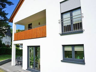 Fertighaus Haus Bretten von Wiese und Heckmann, Satteldach-Klassiker Außenansicht 4