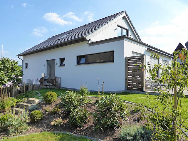 Fertighaus Haus Kersting von Wiese und Heckmann, Satteldach-Klassiker Außenansicht 3