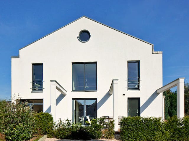 Massivhaus Kundenhaus Arndt von Zaunmüller Massivhaus, Satteldach-Klassiker Außenansicht 3