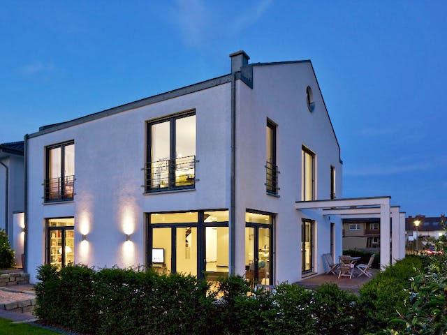 Massivhaus Kundenhaus Arndt von Zaunmüller Massivhaus, Satteldach-Klassiker Außenansicht 5