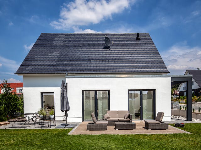 Massivhaus Kundenhaus Erdmann von Zaunmüller Massivhaus, Satteldach-Klassiker Außenansicht 3