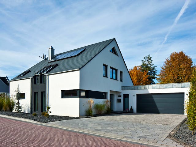 Massivhaus Kundenhaus Götze von Zaunmüller Massivhaus, Satteldach-Klassiker Außenansicht 1