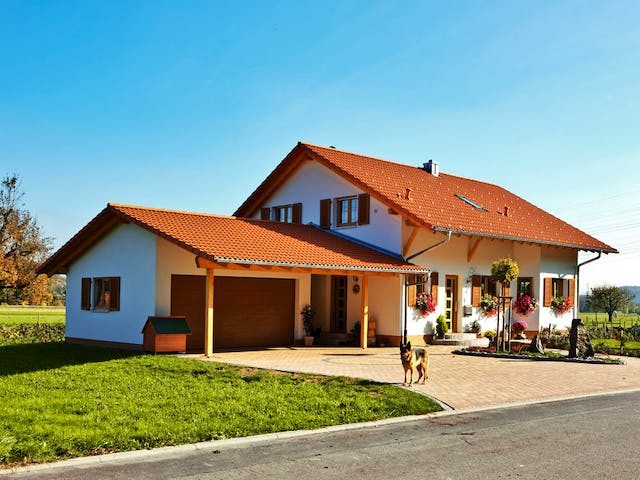 Massivhaus Kundenhaus Niedermayer von Zaunmüller Massivhaus, Satteldach-Klassiker Außenansicht 3