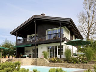 Fertighaus Zeh von Holzhaus Roßkopf Schlüsselfertig ab 247650€, Satteldach-Klassiker Außenansicht 3