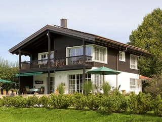 Fertighaus Zeh von Holzhaus Roßkopf Schlüsselfertig ab 247650€, Satteldach-Klassiker Außenansicht 4