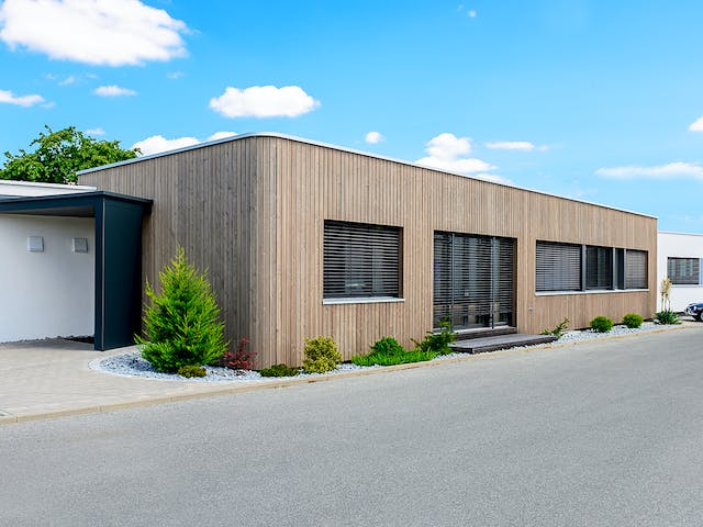 Fertighaus Bungalow - Zahnarztpraxis von Ziegler Haus Schlüsselfertig ab 330000€, Bungalow Außenansicht 1