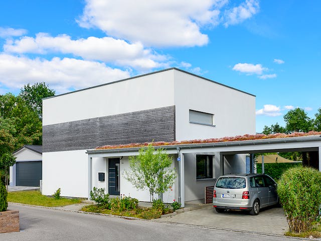 Fertighaus Einfamilienhaus Flachdach mit Carport & Geräteschuppen von Ziegler Haus Schlüsselfertig ab 270000€, Außenansicht 1