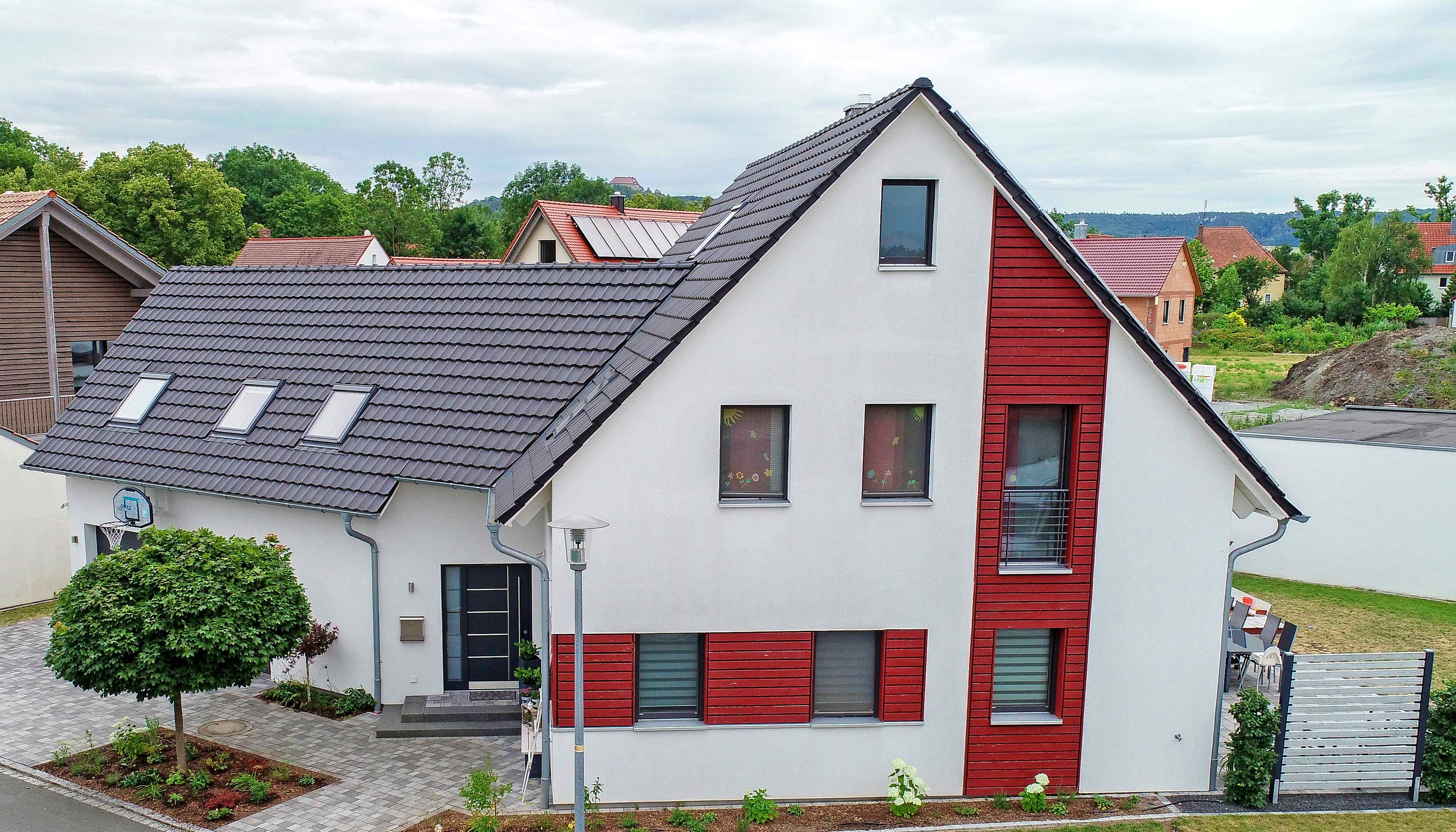 Fertighaus Einfamilienhaus mit Garage von Ziegler Haus Schlüsselfertig ab 310000€, Satteldach-Klassiker Außenansicht 2