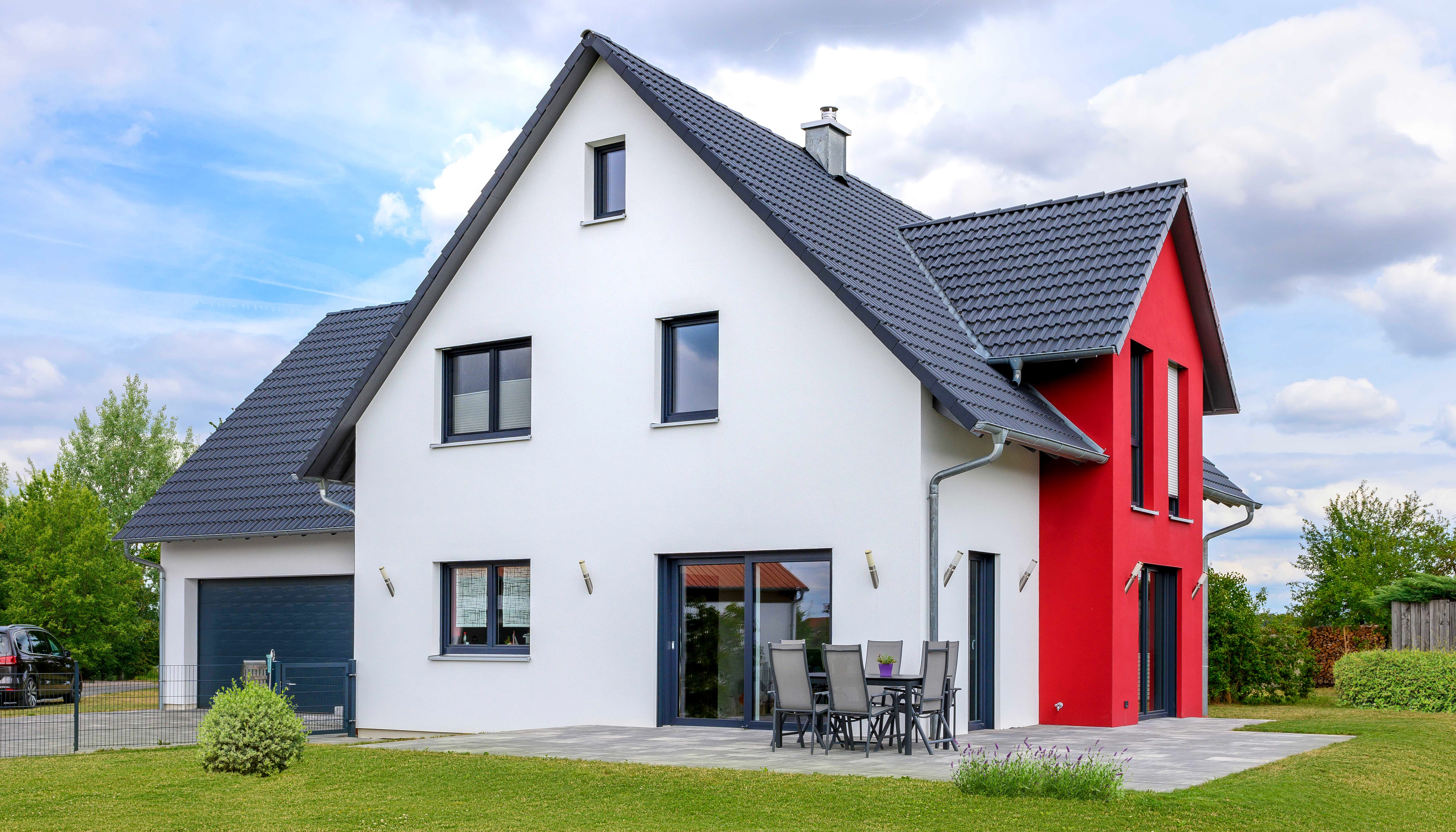 Fertighaus Einfamilienhaus mit Garage Var. 2 von Ziegler Haus Schlüsselfertig ab 350000€, Satteldach-Klassiker Außenansicht 1