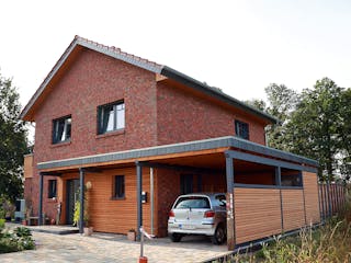 Fertighaus Stadthaus Klassisch von Zimmerer-Profibau Schlüsselfertig ab 510000€, Satteldach-Klassiker Außenansicht 2