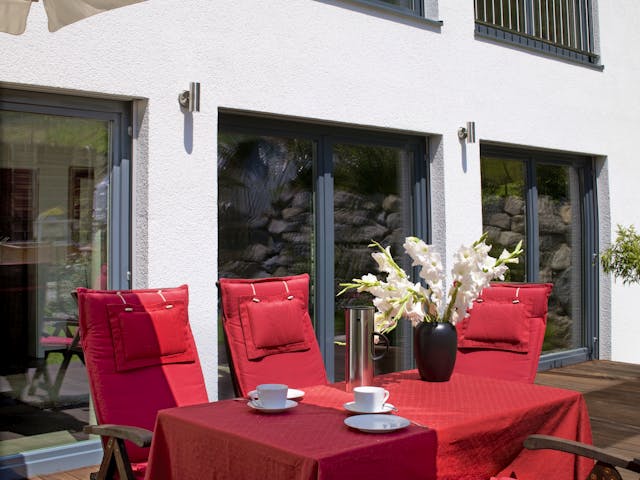 Fertighaus Zorneding von Regnauer Hausbau Schlüsselfertig ab 360285€, Satteldach-Klassiker Außenansicht 2