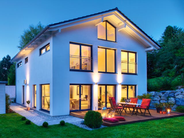 Fertighaus Zorneding von Regnauer Hausbau Schlüsselfertig ab 360285€, Satteldach-Klassiker Außenansicht 5
