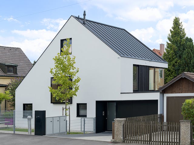 Fertighaus Design Stadthaus 02 von Zimmerer-Profibau, Satteldach-Klassiker Außenansicht 1
